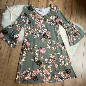 NWT Women’s New Directions Floral Sage dress with bell sleeves Petite Medium